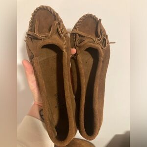 Minnetonka Women's Hardsole Suede Moccasins